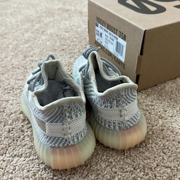 NWT Yeezy boost 350 kid shoes sz 11.5 - Picture 4 of 7